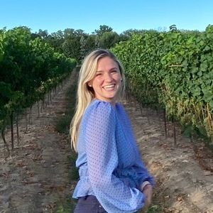 Meet your Posher, Caitlin